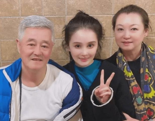 个性|网友评论小沈阳15岁女儿高级脸，没学赵本山女儿球球整容气质天然