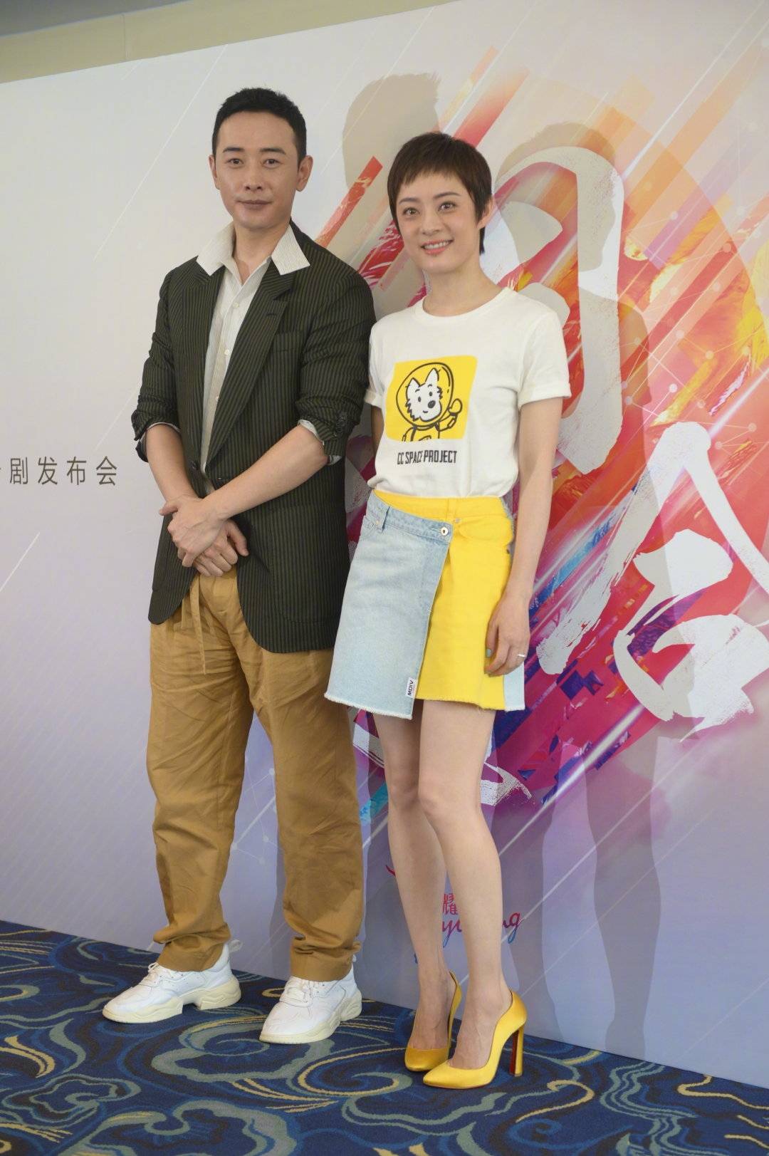 好身材|压轴走红毯，孙俪一袭荷叶蓝裙终于不低调，气场却输张萌红斗篷裙