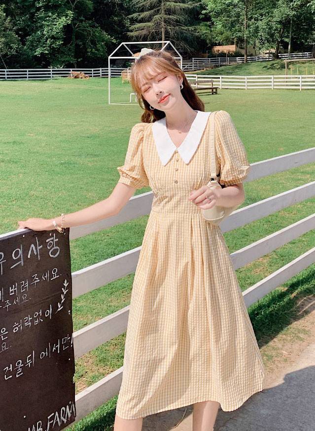 衣领|比碎花裙还要减龄的裙子，衣领的设计往往很重要