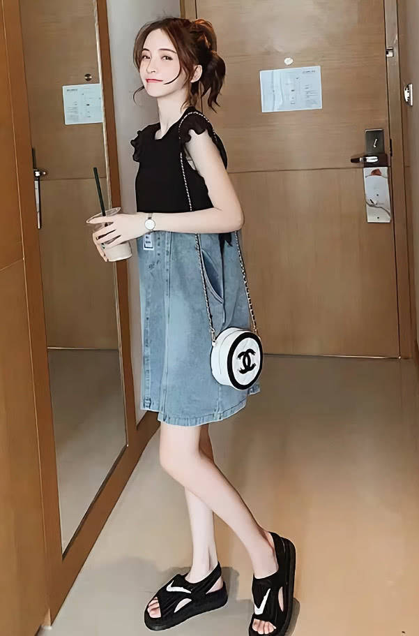 夏天|别穿背带裙了，今年夏天“桔梗裙”最火爆，遮肉不说还巨显腿长！