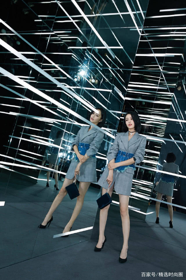 佟丽娅|佟丽娅大胆尝试，烈焰红唇配香槟色开叉裙，美到不敢认！