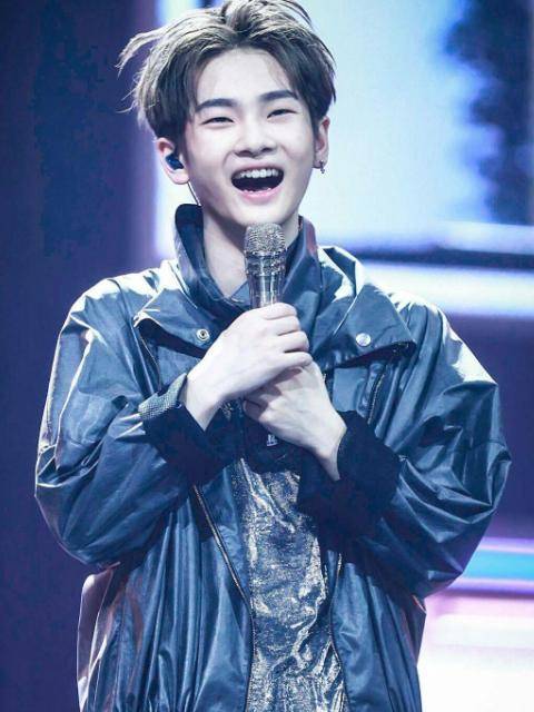 领导|超新星王者助力榜，周震南痛失榜首成第六，看到第一：上天真公平！