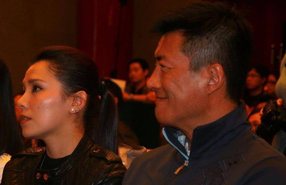 生于1964年的高曙光,自幼便在山东有个普通家庭长大.