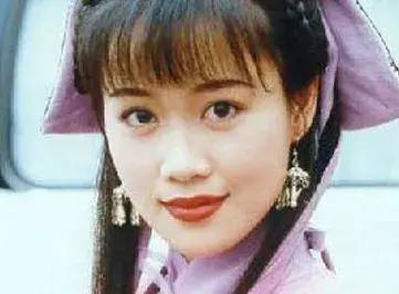 因为|Lisa跟小松菜奈架构一毛一样，气质差异是因为五官更分散？