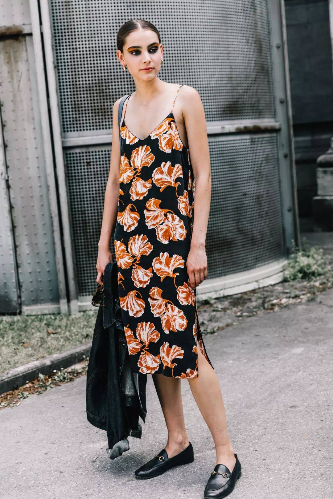 仙女|别再穿高跟鞋了，穿仙女裙＋平底鞋的你，时髦炸！