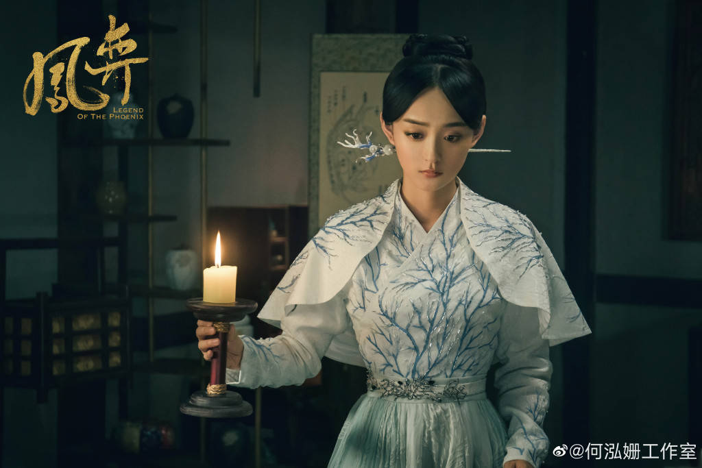 连衣裙|被何泓姗惊艳到了！马尾辫发型搭配波点连衣裙，看着不像32岁女性