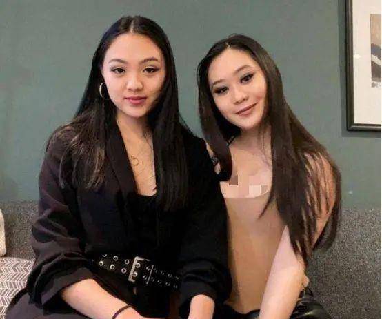 李连杰|李连杰两女儿颜值逆袭，精致妆容下，有妈妈利智当年风范