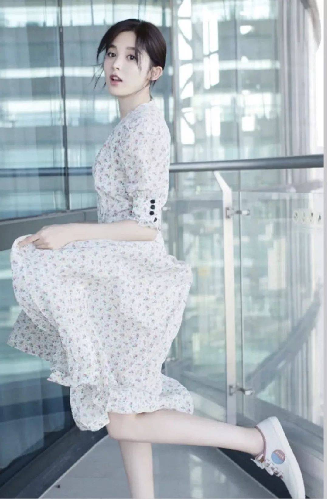 浅色|碎花裙怎么挑不俗气？