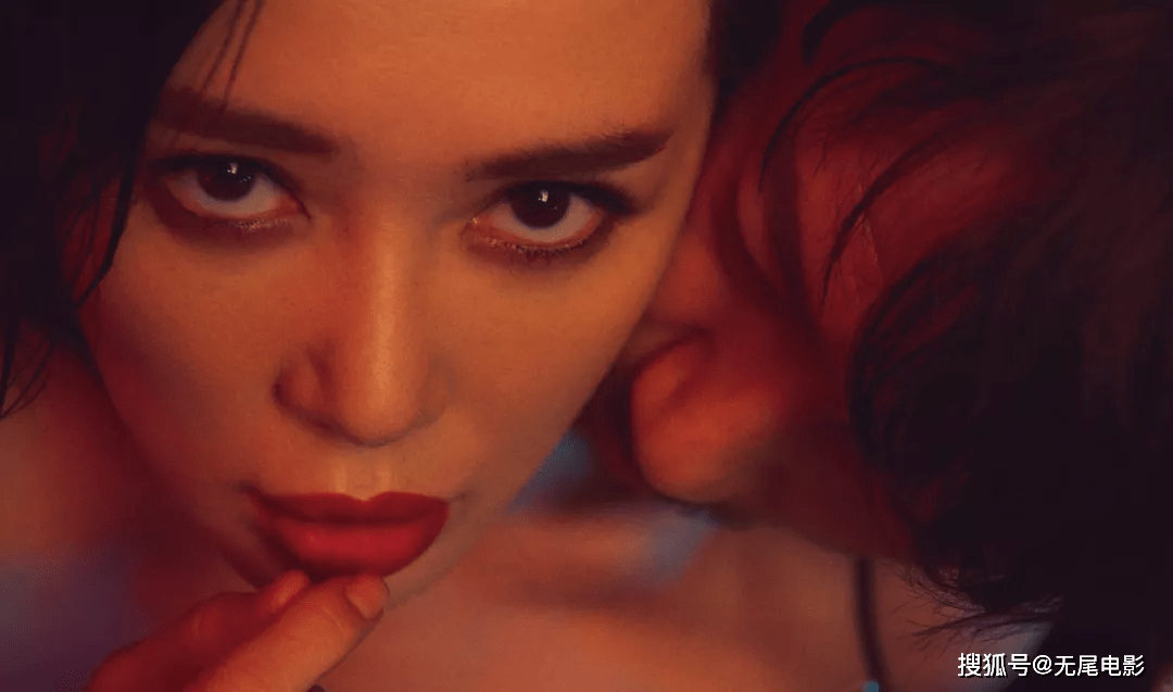 凌然|没想到啊,余男的新剧,把“王思聪们”的那点事拍出来了