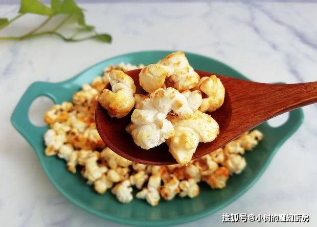 小火|1把玉米1勺白糖,教你在家做爆米花,2分钟爆一锅,粒粒开花香甜