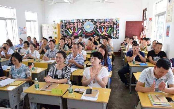 自卑感|给孩子开家长会，最忌穿这3种衣服，直接坑娃没商量，家长要注意