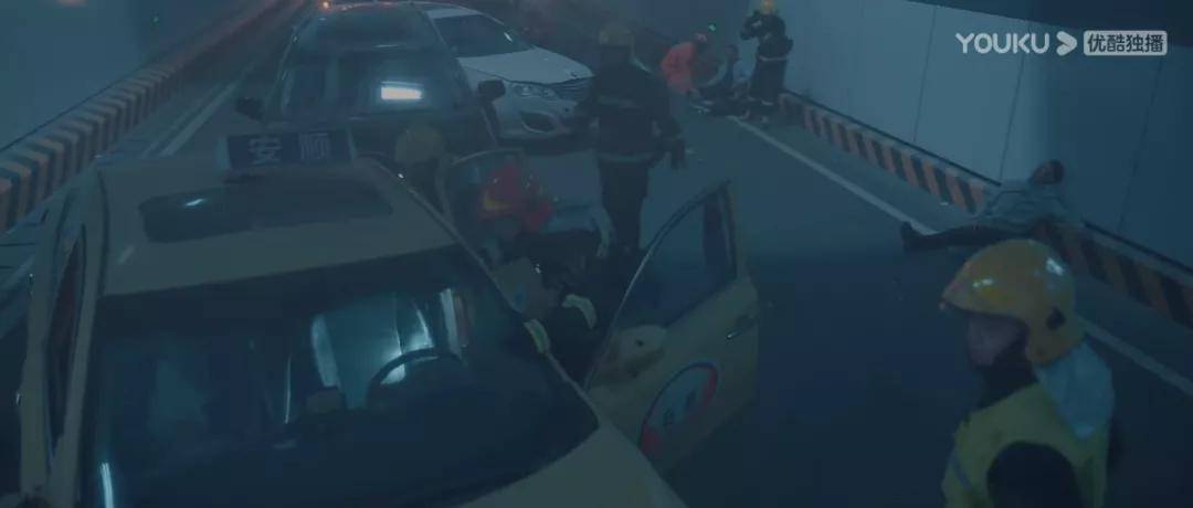 职业|《你好，火焰蓝》又是一部披着“职场皮”的爱情剧？