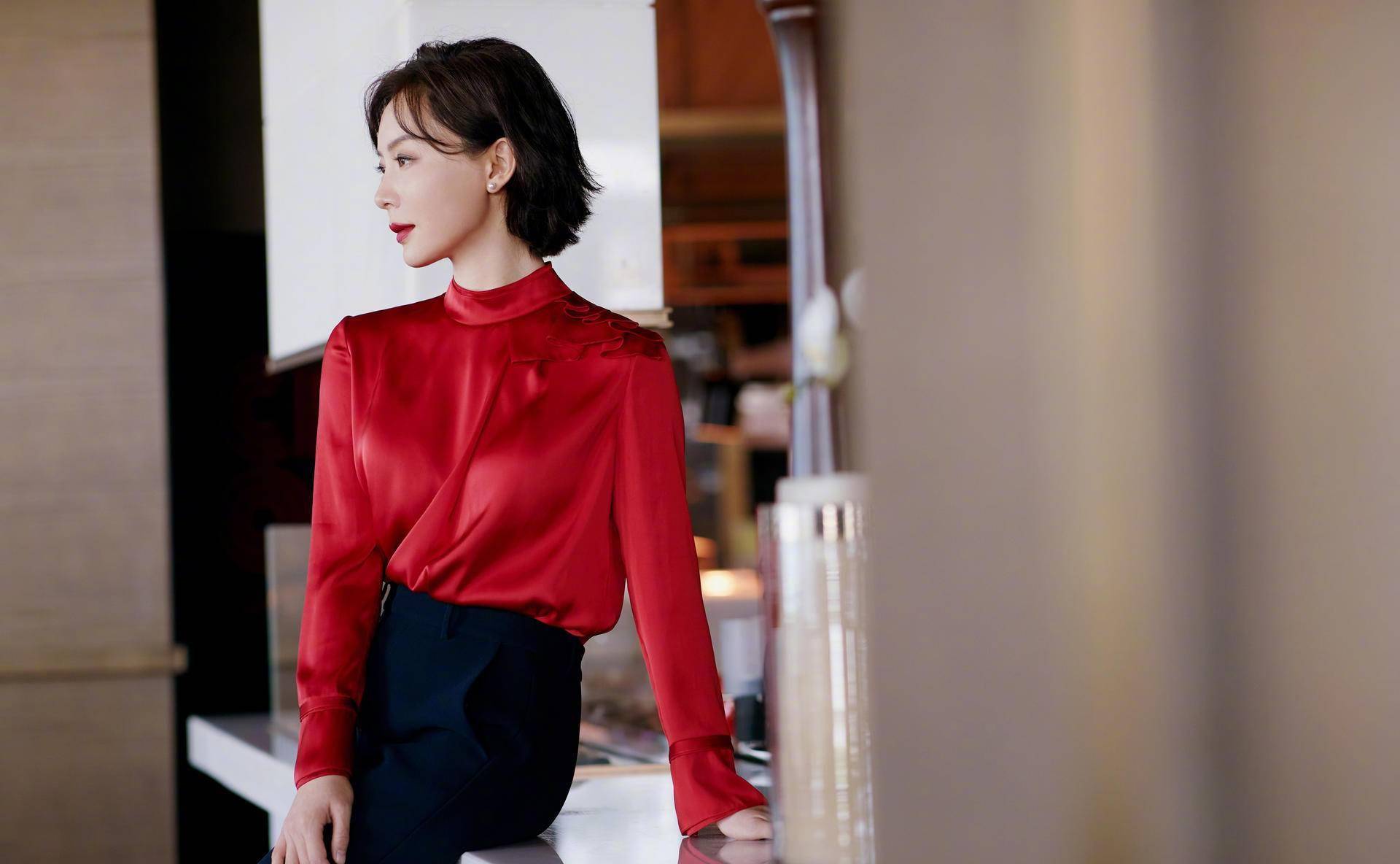 设计|陈数新造型太惊艳,穿包臀裙显出“花瓶身材”,曲线尽显女人味