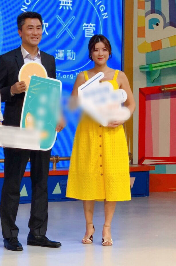 感觉|陈茵媺晒成“黑妹”依然美，穿亮黄色连衣裙全靠颜值气质撑着