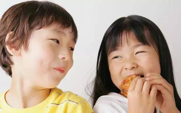 显示|研究显示：娃是否固定吃早餐，有30到50分的成绩差距，妈妈要上心