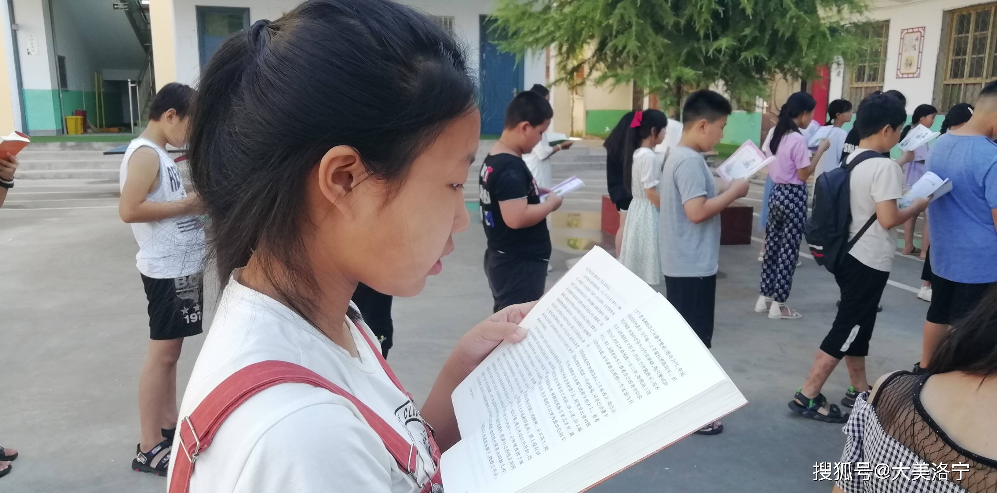 原创洛宁县赵村镇东王村开展"美丽乡村读书会"活动