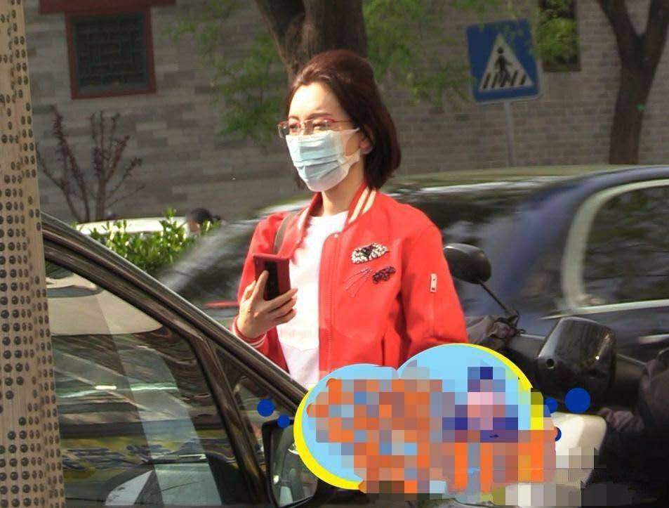 短裙|陈数现身西藏，穿卫衣短裙很嫩，但脸肿胀僵硬连她也老得不真实！