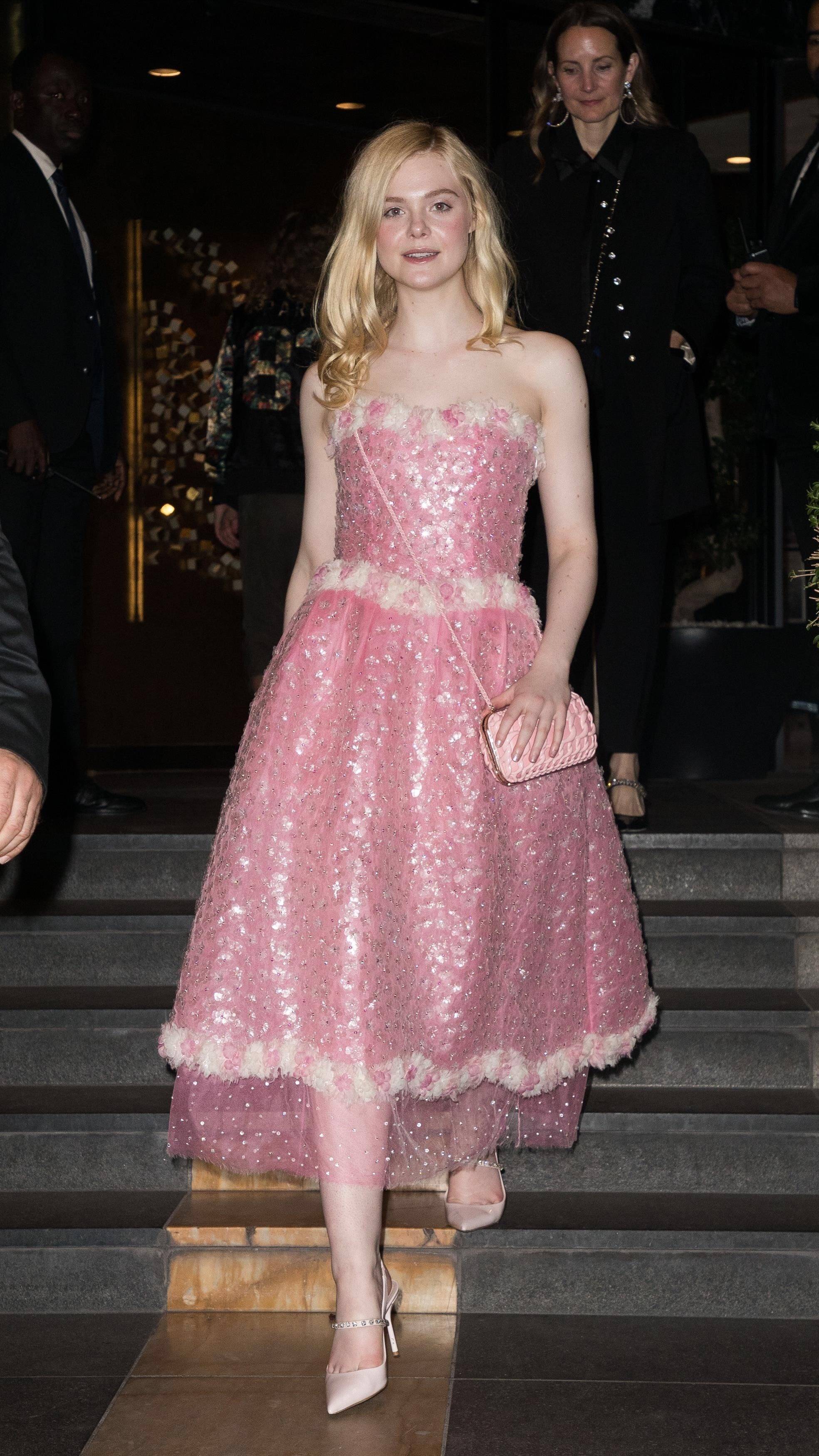 Elle|“国民闺女”范宁,穿粉色纱裙太甜美,不愧是现实版白雪公主