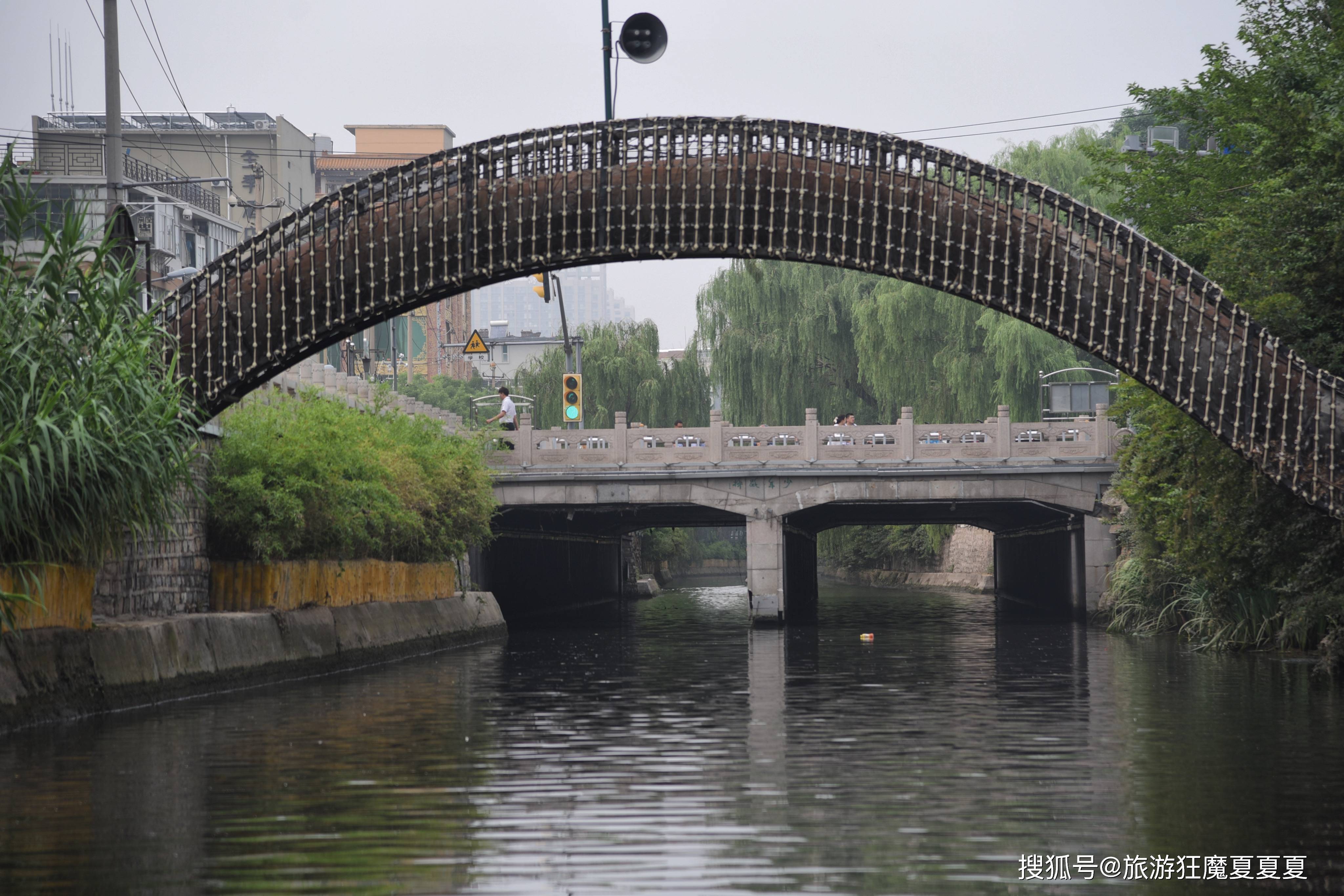 b36路,k91路,k109路公交车在"黑虎泉"站下车或者到达"青龙桥南","青龙