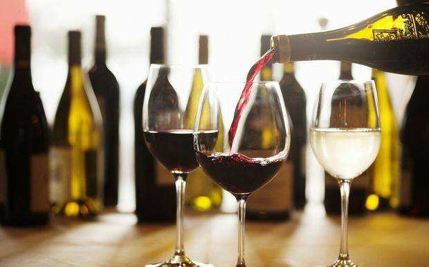 宴席|葡萄酒保质期有10年，到期后还能喝吗？看完这2个原因你就懂了