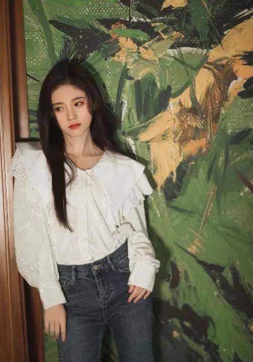 眼睛|有3个特点的女生，长得一般、拍照却很上镜！不怎么化妆也好看