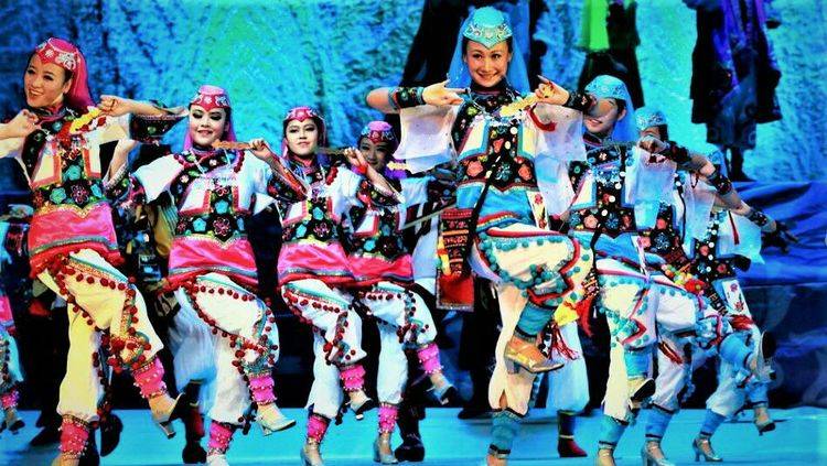 参观五朵梅客栈有感王洛宾五朵梅与花儿