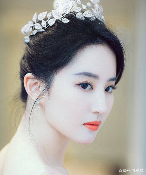 本人|刘亦菲一袭裸粉纱裙出席活动，粉丝称赞：这才是仙女本人！