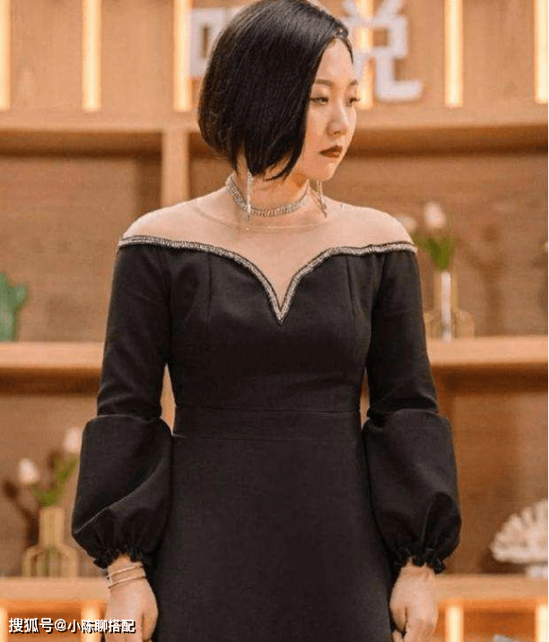 披肩|微胖女生想要穿搭显瘦，多跟辣目洋子学，胖女孩也可以穿得美丽