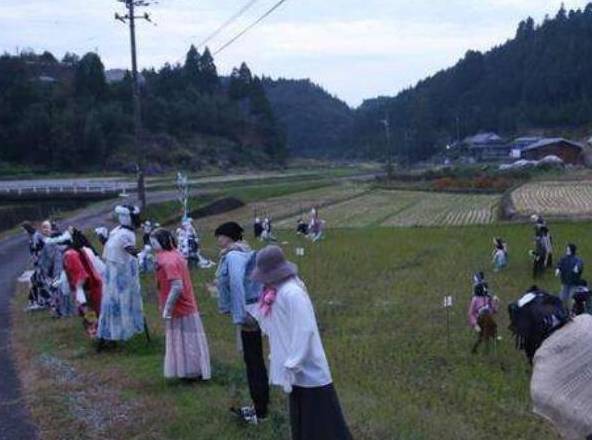 日本的“诡异”村庄，居住着350个“人偶”，活人只占少数