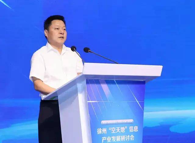 航天科技集团载人飞船副总设计师,资源卫星总设计师兼总指挥张庆君