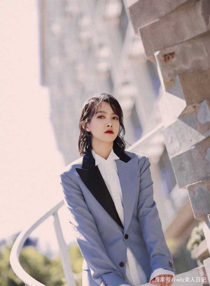 夏天|宋茜一字肩针织裙穿出颜值巅峰，齐肩短发干练又有少女心，圈粉