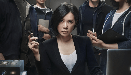 首先就是塑造女主凌然的余男,《谎言真探》是少数以女性视角为主的