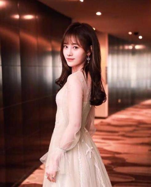 氛围|丝芭是不是开了“鞠学”课？各个妆容和神态都太像小鞠了