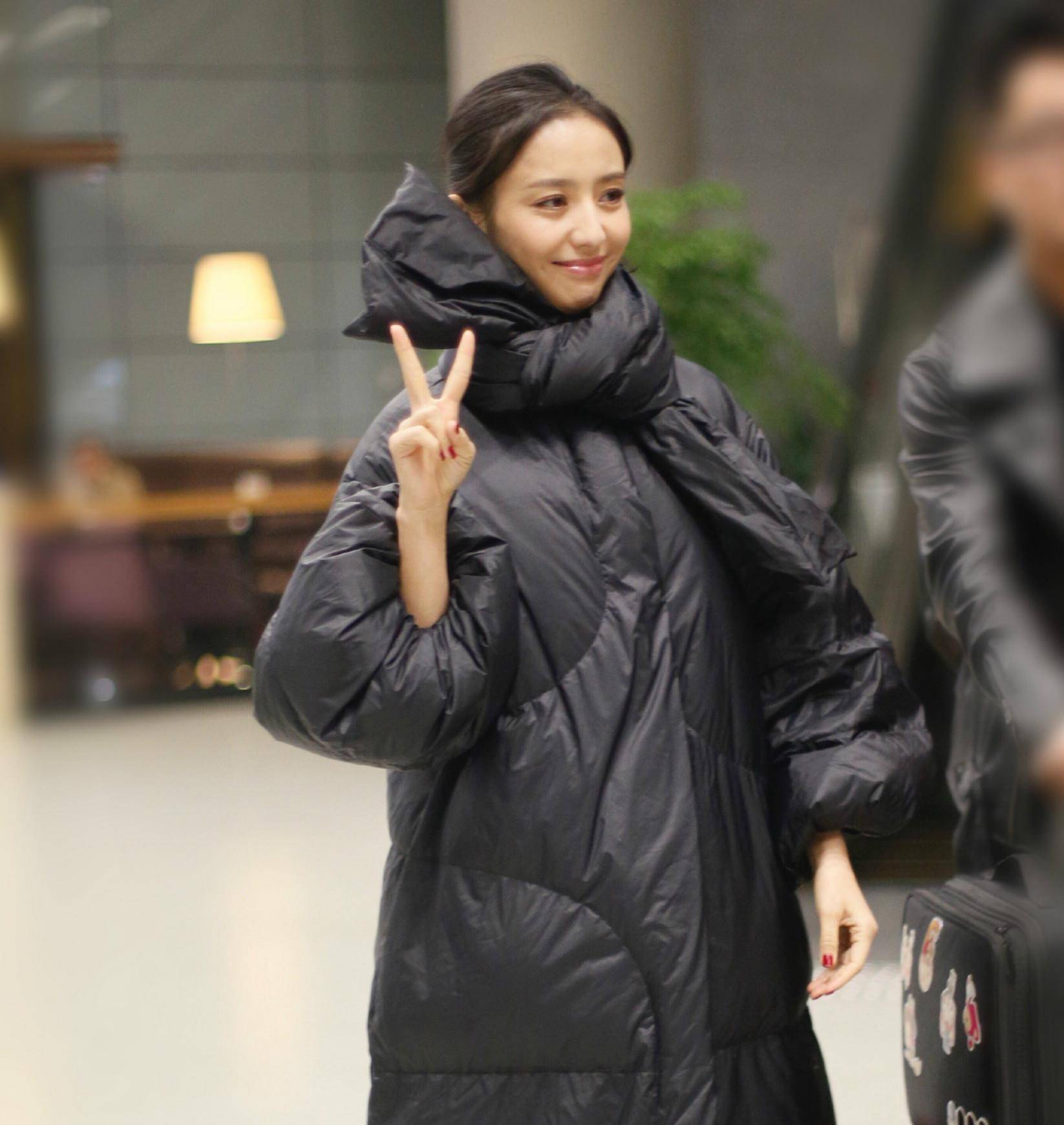 分分钟|佟丽娅穿一万多羽绒服被说像巨型垃圾袋？看完买家秀回来跟她道歉