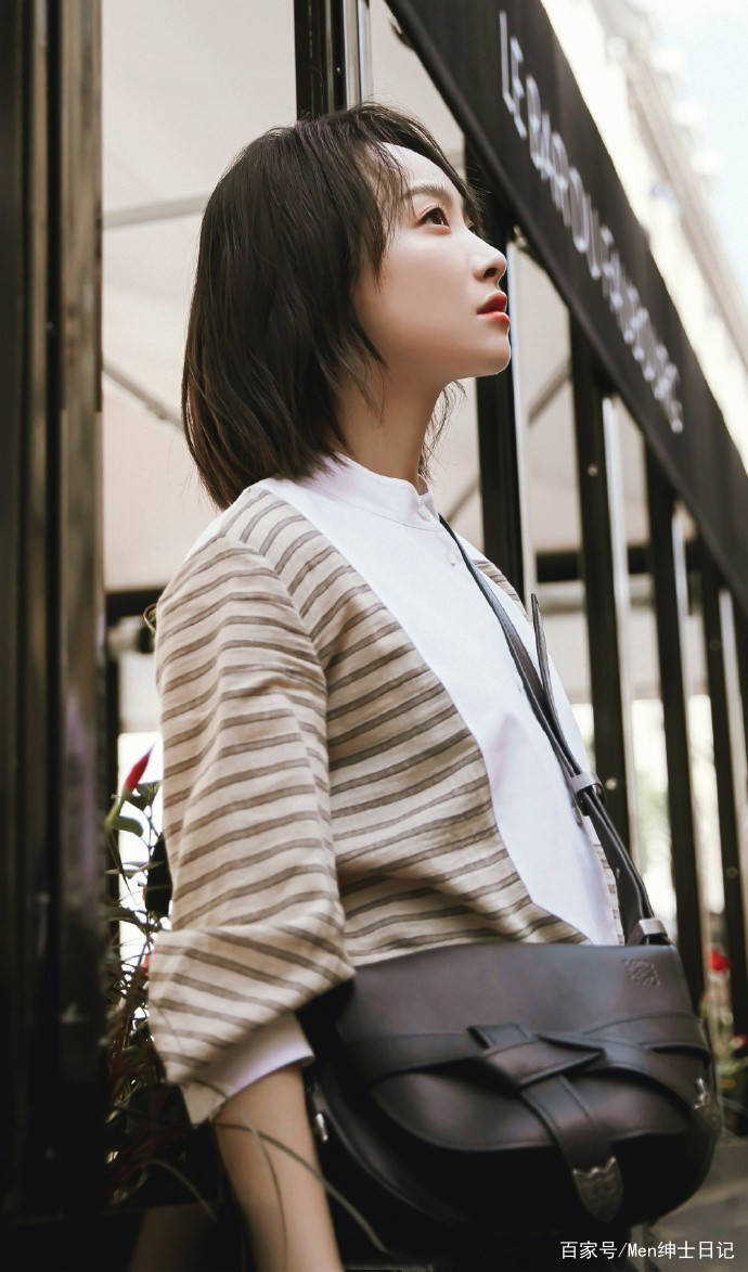 黑色|宋茜穿“补丁裙”看着却很贵,双开叉来波小妩媚,衣架子不是盖的