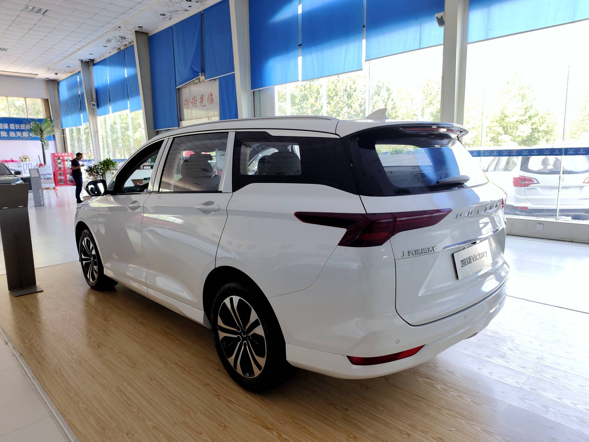 4/6座自由切换 实拍五菱凯捷 配置是亮点