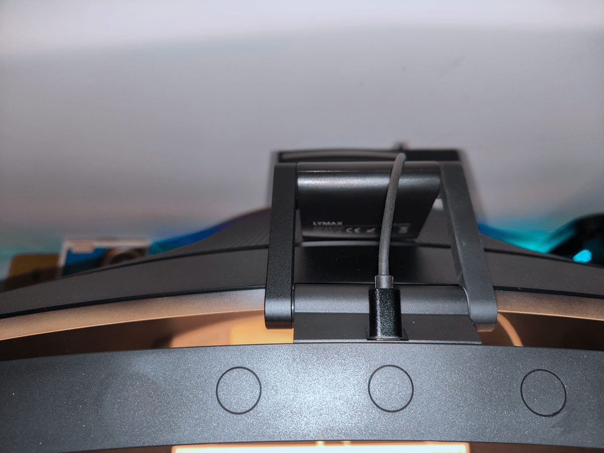 调节|电竞玩家福音，LYMAX曲面屏幕挂灯给你完美的曲面屏照明解决方案