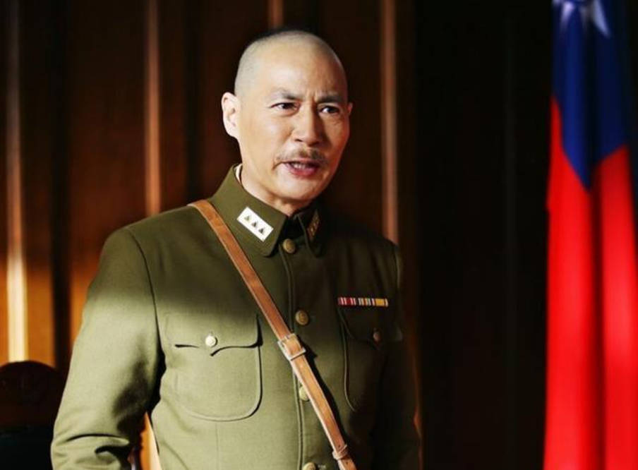 在2021年初热播的电视剧《跨过鸭绿江》中,蒋介石这个角色由马晓伟