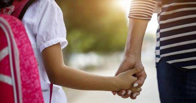 因为|5岁的小女孩肚子一堆脓，都是因为妈妈经常给孩子吃以下这些东西