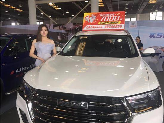 华南城车展火爆促销中