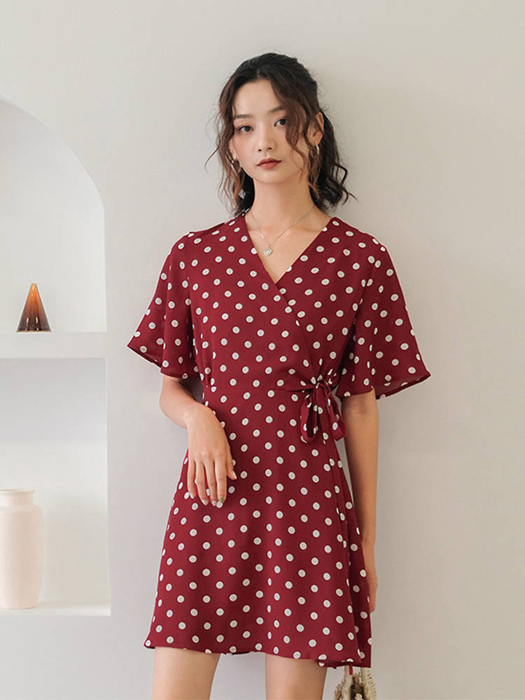 仙女|这个夏天就要穿“红色波点裙”，可妩媚可清新，让你美翻一整季！