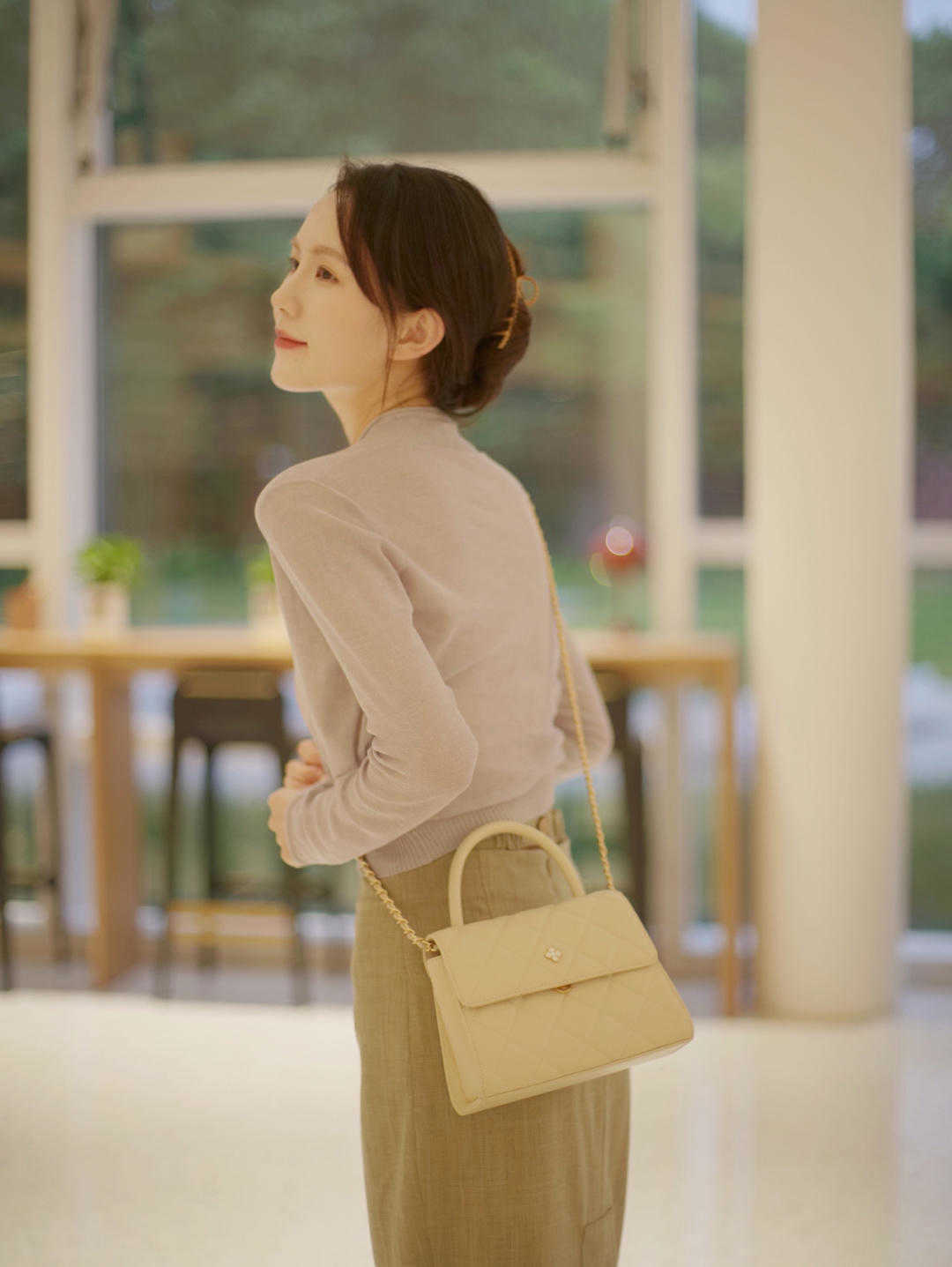 颜色|夏季怎么配色才时髦？学会这几套的“配色精髓”，让你的气质飙升