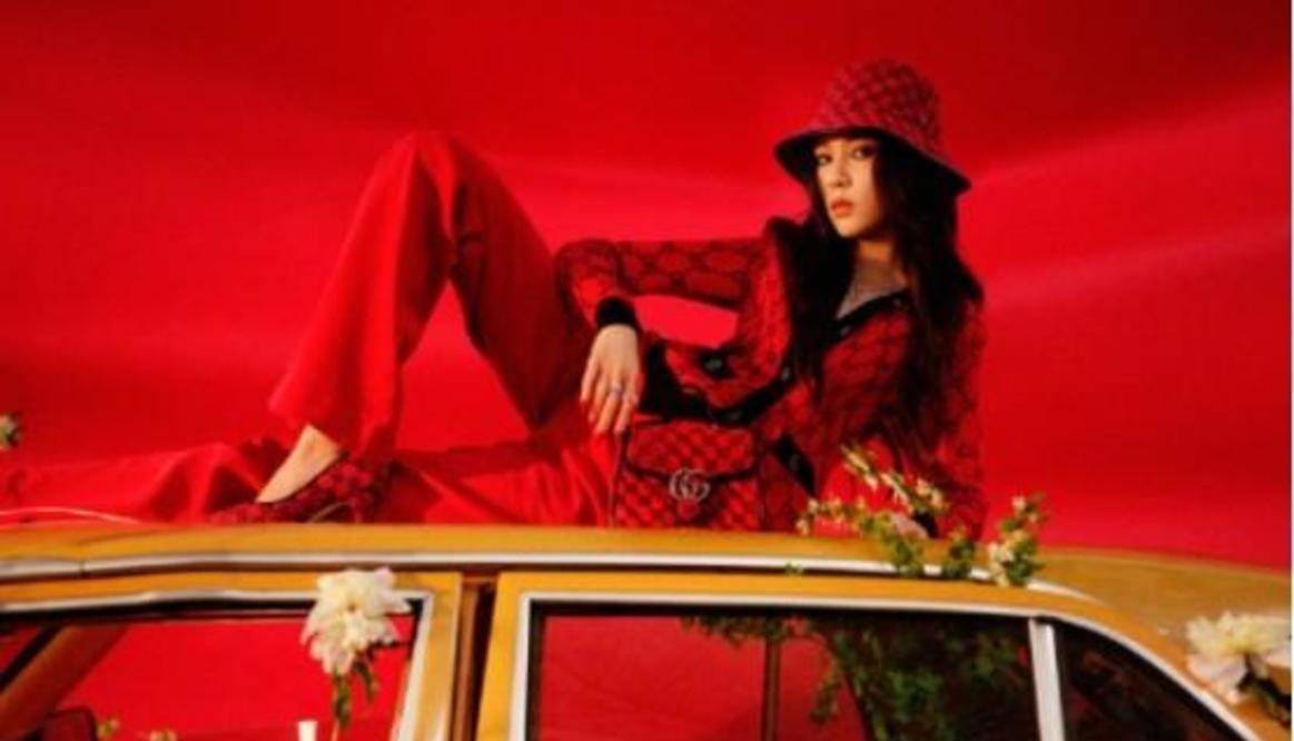 漂亮|宋妍霏大胆尝试“烟熏妆”，全程素颜怼脸拍，效果出来美翻众人！！
