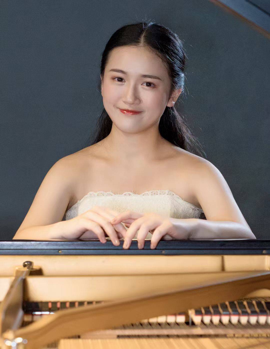 【名人百科】旅美青年钢琴家王思颖_音乐