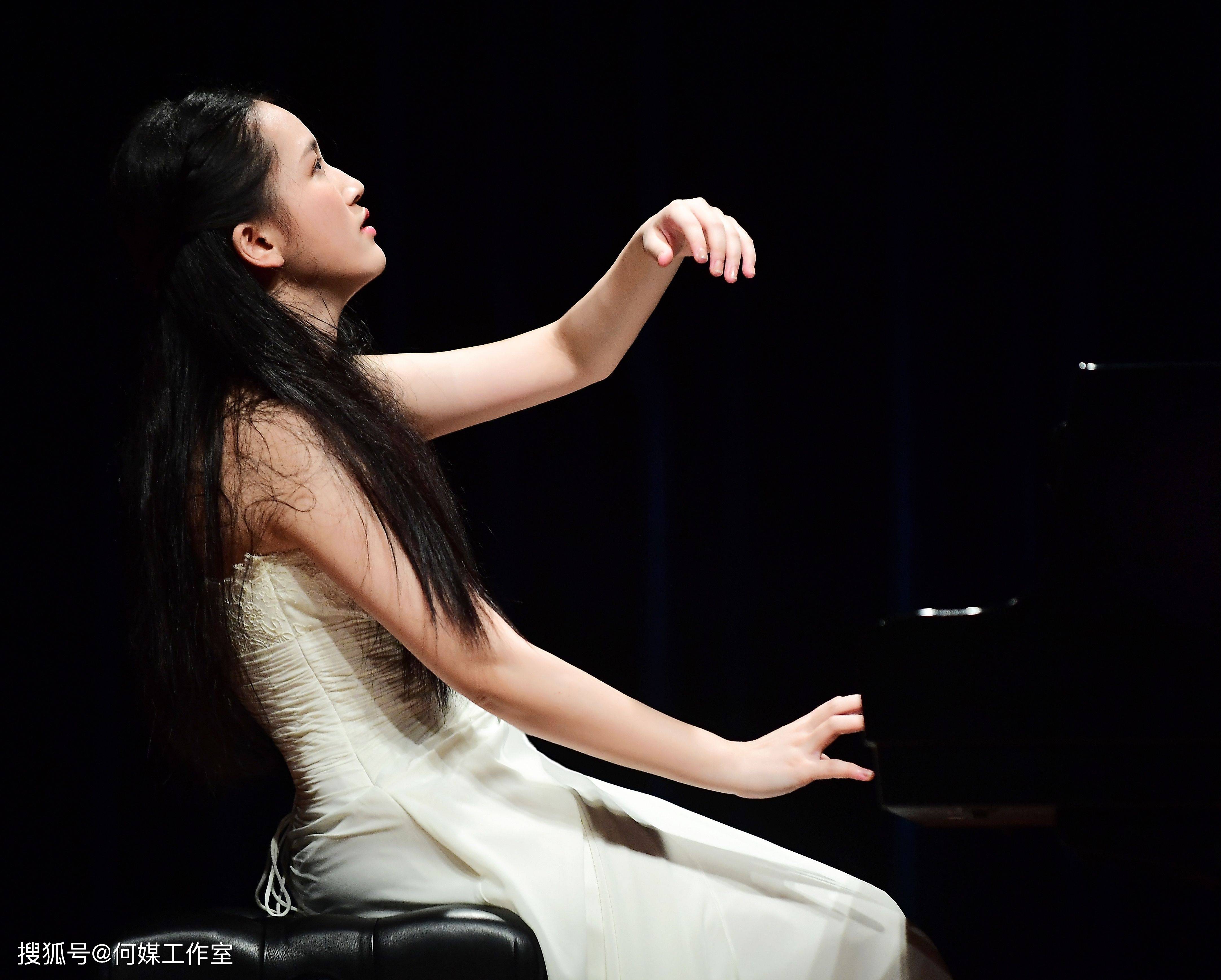 舞蹈钢琴家（钢琴家舞台演奏） 舞蹈钢琴家（钢琴家舞台演奏）《钢琴上的舞蹈家》 舞蹈科普
