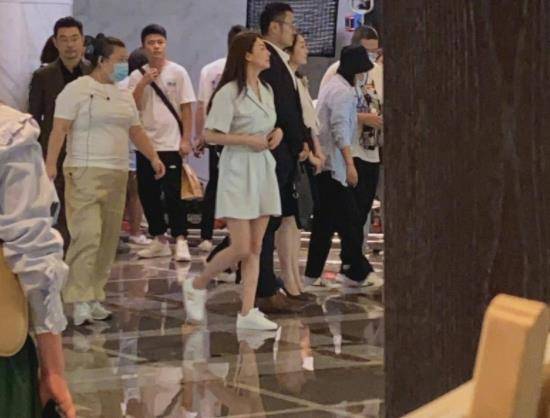 因为|张雨绮新剧《妈妈的战争》开机!搭档董洁、吴越,剧中演单亲妈妈