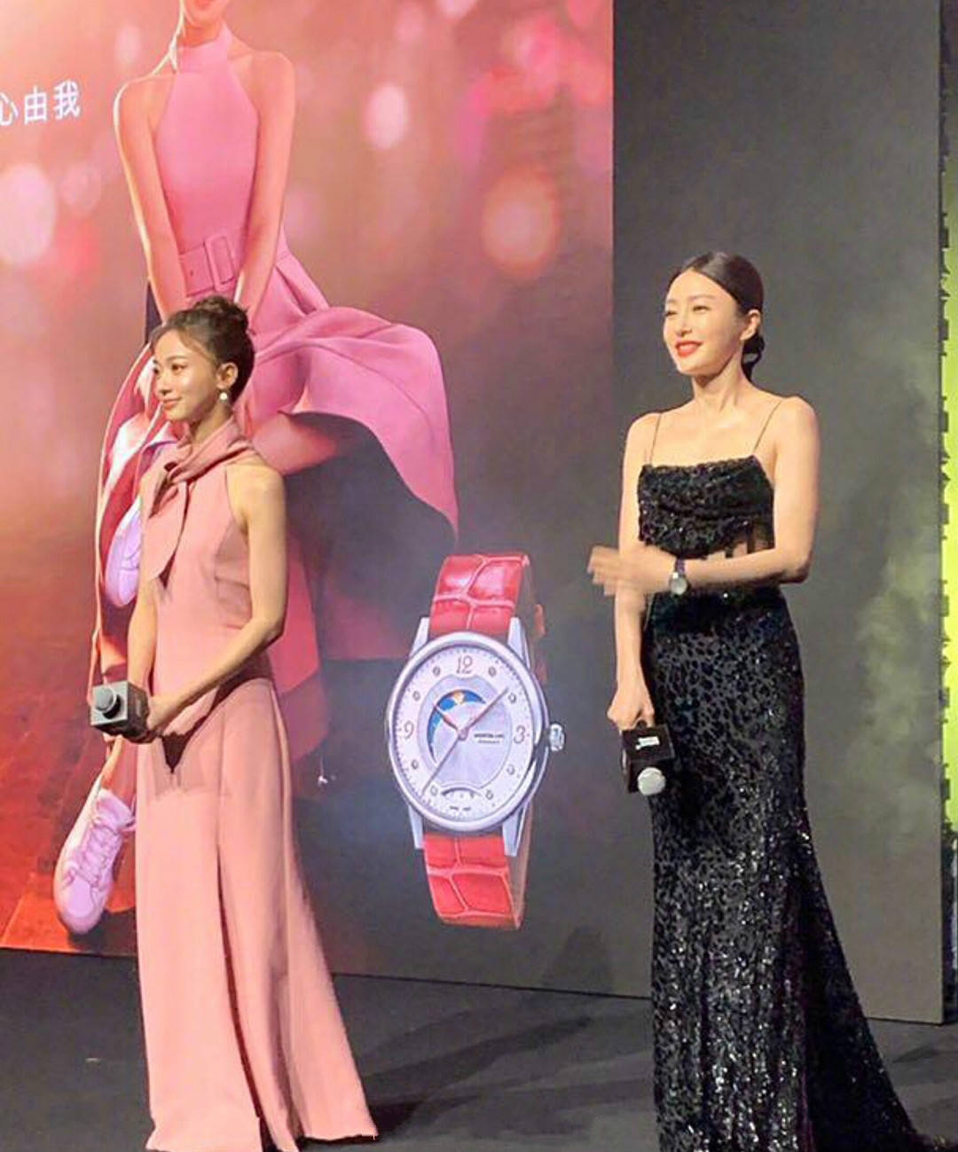 攻略|皇后璎珞再合体！秦岚黑裙优雅吴谨言粉裙少女，9岁的差异有点大