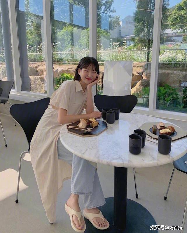 显得|夏季更适合“休闲时尚”，舒适简单又不挑人，尽情享受美好生活