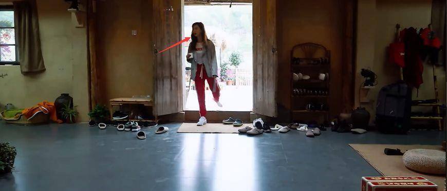 那一段|明星穿帮镜头，戚薇、赵丽颖的都不算啥，唯独何炅的穿帮我最服