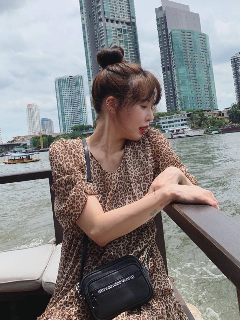 差距|金泫雅衣品好绝，三套造型都搭连衣裙，居然风格差距还这么大？